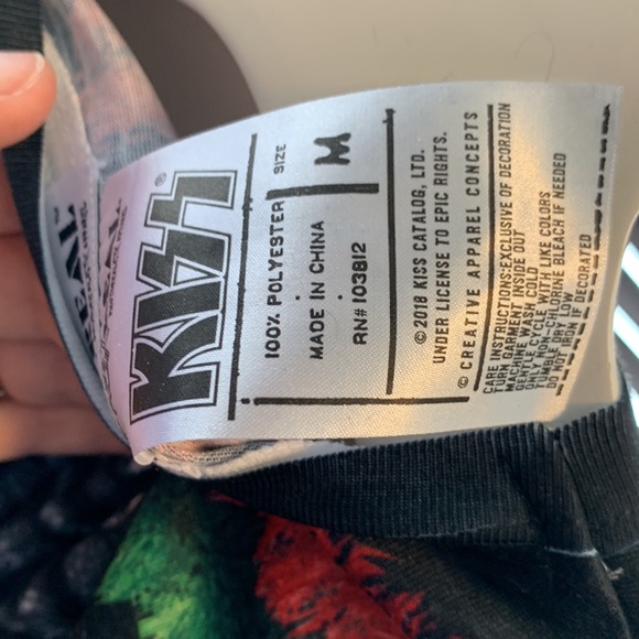 Faux Real Kiss Music Rock Christmas shirt - size M - Picture 6 of 6